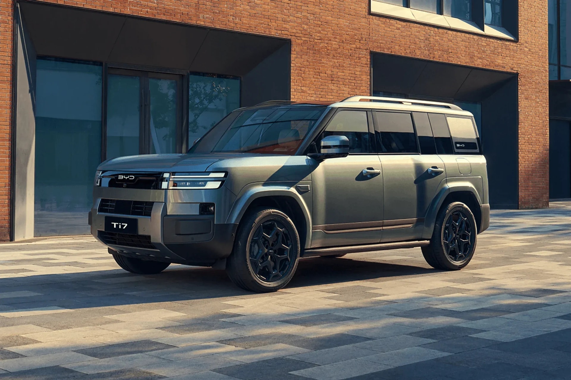 BYD thách thức huyền thoại Land Rover Defender ngay trên sân nhà - 5