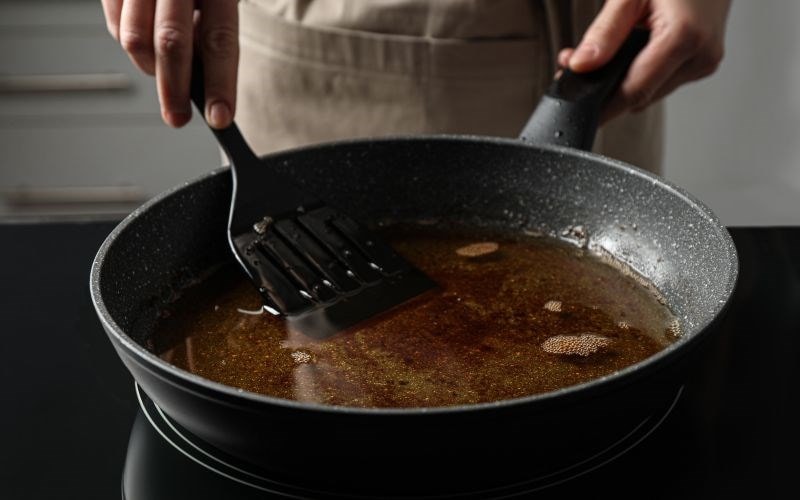 Chuyên gia chỉ ra 6 sai lầm phổ biến khi dùng dầu ăn- Ảnh 3.