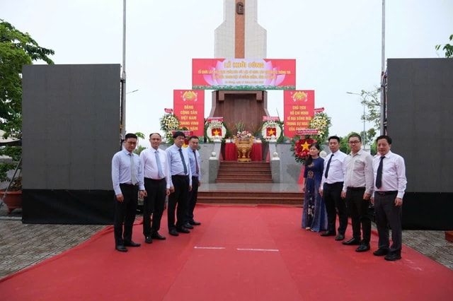 Lấy mẫu sinh phẩm hài cốt liệt sĩ chưa xác định được thông tin để trả lại tên cho các anh hùng- Ảnh 1. Lấy mẫu sinh phẩm hài cốt liệt sĩ chưa xác định được thông tin để trả lại tên cho các anh hùng- Ảnh 1.