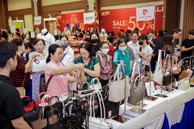 Sắp ‘bùng nổ’ khuyến mại hàng hiệu ở Nha Trang- Ảnh 2. Sắp ‘bùng nổ’ khuyến mại hàng hiệu ở Nha Trang- Ảnh 2.
