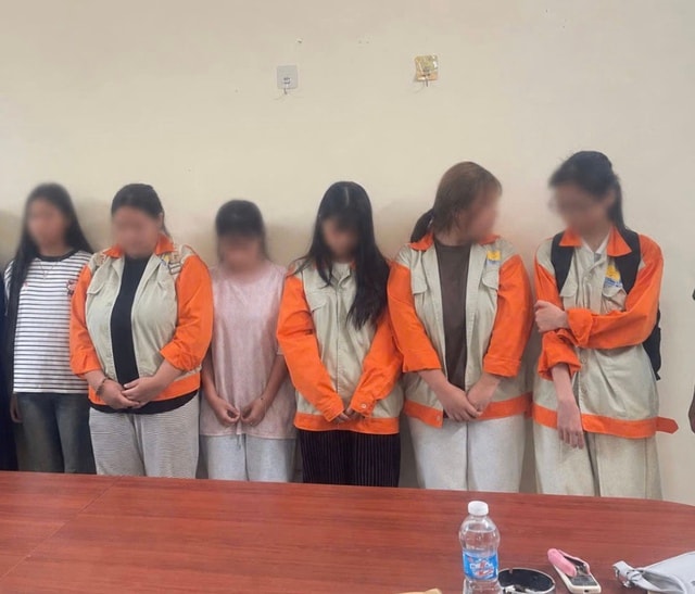 Công an Phú Thọ vào cuộc vụ nữ sinh lớp 10 bị đánh hội đồng trong nhà vệ sinh- Ảnh 1. Công an Phú Thọ vào cuộc vụ nữ sinh lớp 10 bị đánh hội đồng trong nhà vệ sinh- Ảnh 1.