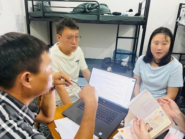 Phát hiện nhiều người nước ngoài thuê khách sạn lập 'ổ' lừa đảo công nghệ cao ở TPHCM - Ảnh 1. Phát hiện nhiều người nước ngoài thuê khách sạn lập 'ổ' lừa đảo công nghệ cao ở TPHCM - Ảnh 1.