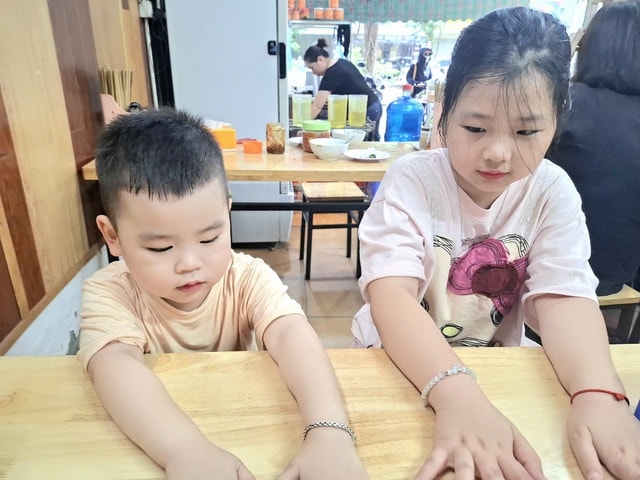 Nghỉ hè: Phụ huynh 'loay hoay' cho con học thêm hay đi trải nghiệm?- Ảnh 1.