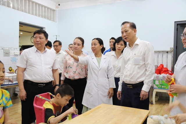 TPHCM: Nhiều đơn vị cam kết hỗ trợ thiết thực cho Trung tâm chăm sóc trẻ khuyết tật- Ảnh 1.