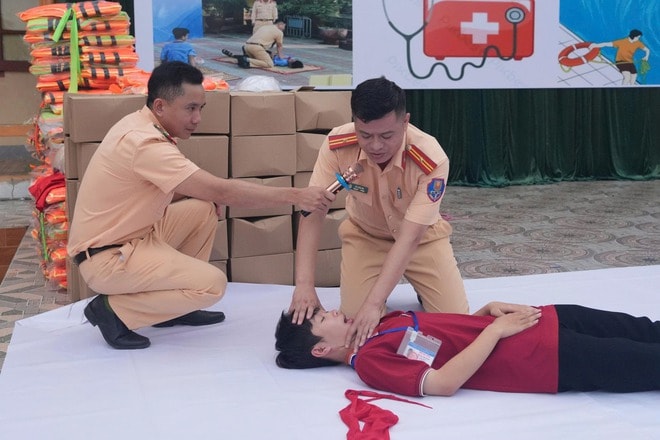 Chung tay dựng 'lá chắn' phòng chống đuối nước cho trẻ em trong mùa hè- Ảnh 2.