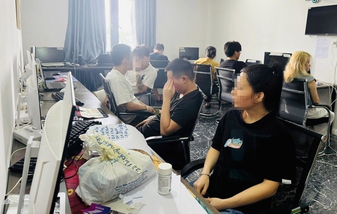 Phát hiện nhiều người nước ngoài thuê khách sạn lập 'ổ' lừa đảo công nghệ cao ở TPHCM - Ảnh 6. Phát hiện nhiều người nước ngoài thuê khách sạn lập 'ổ' lừa đảo công nghệ cao ở TPHCM - Ảnh 6.