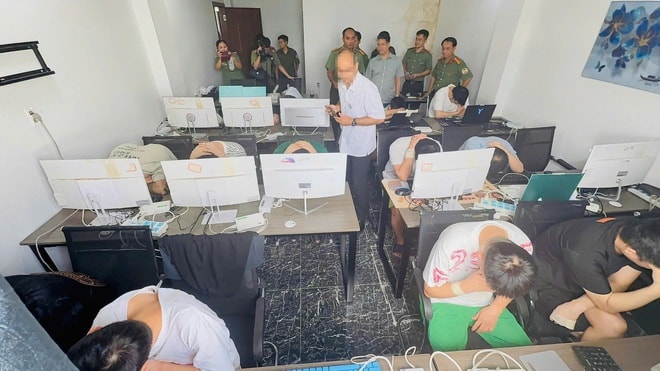 Phát hiện nhiều người nước ngoài thuê khách sạn lập 'ổ' lừa đảo công nghệ cao ở TPHCM - Ảnh 3. Phát hiện nhiều người nước ngoài thuê khách sạn lập 'ổ' lừa đảo công nghệ cao ở TPHCM - Ảnh 3.
