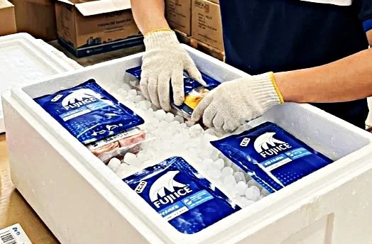 Mang đá khô bảo quản thực phẩm đi máy bay cần đặc biệt lưu ý quy định này- Ảnh 2.