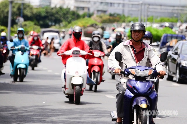 Miền Bắc, miền Trung bước vào đợt nắng nóng diện rộng- Ảnh 1.