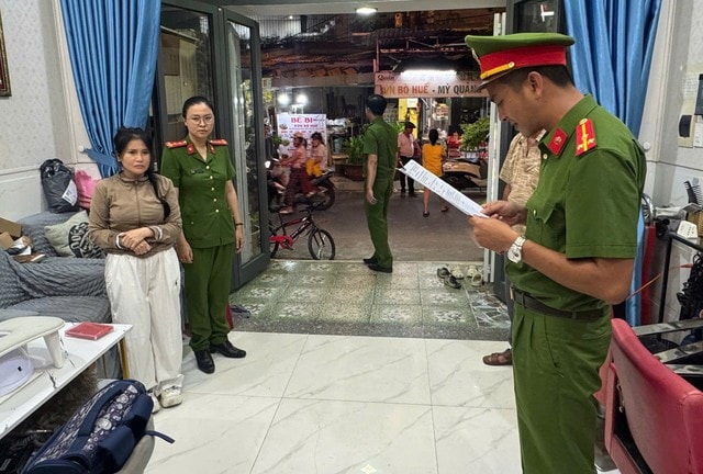 Bắt mẹ kế trong vụ con trai sát hại bố ở Đà Nẵng- Ảnh 1. Bắt mẹ kế trong vụ con trai sát hại bố ở Đà Nẵng- Ảnh 1.