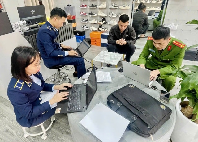 Phát hiện và xử lý hơn 1000 vụ xâm phạm quyền sở hữu trí tuệ sau 2 tuần ra quân rà soát- Ảnh 1. Phát hiện và xử lý hơn 1000 vụ xâm phạm quyền sở hữu trí tuệ sau 2 tuần ra quân rà soát- Ảnh 1.