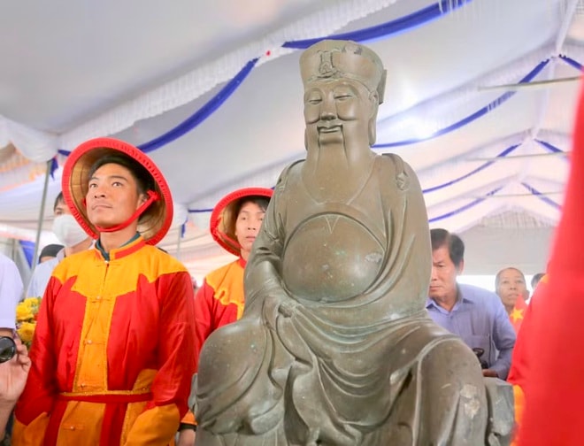 Giải mã bí ẩn pho tượng cổ ở vùng đất Chúa Tiên Nguyễn Hoàng lập dinh- Ảnh 5. Giải mã bí ẩn pho tượng cổ ở vùng đất Chúa Tiên Nguyễn Hoàng lập dinh- Ảnh 5.