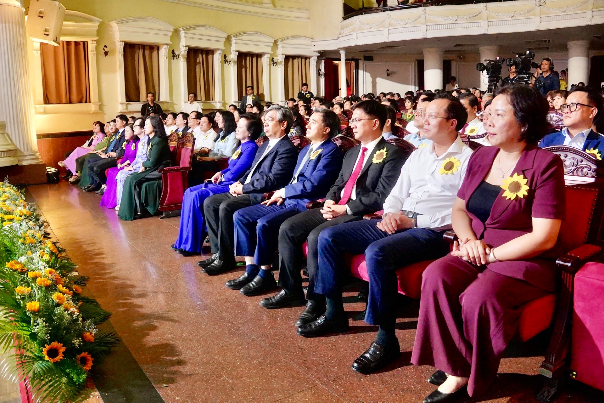 Phó Thủ tướng Phạm Thị Thanh Trà: Không để bệnh nhân ung thư nghèo đơn độc trong cuộc chiến giành sự sống- Ảnh 4. Phó Thủ tướng Phạm Thị Thanh Trà: Không để bệnh nhân ung thư nghèo đơn độc trong cuộc chiến giành sự sống- Ảnh 4.