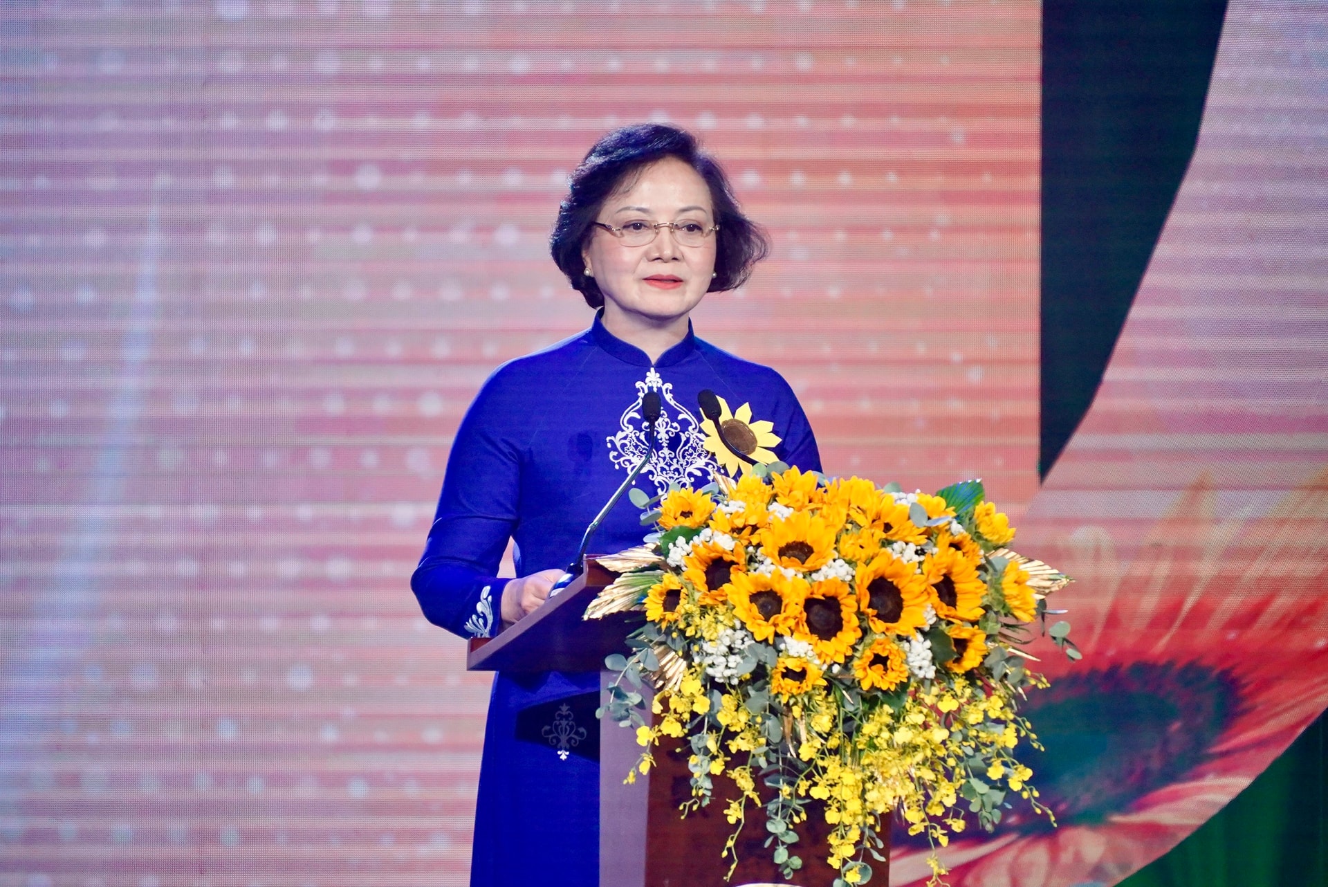 Phó Thủ tướng Phạm Thị Thanh Trà: Không để bệnh nhân ung thư nghèo đơn độc trong cuộc chiến giành sự sống- Ảnh 1. Phó Thủ tướng Phạm Thị Thanh Trà: Không để bệnh nhân ung thư nghèo đơn độc trong cuộc chiến giành sự sống- Ảnh 1.