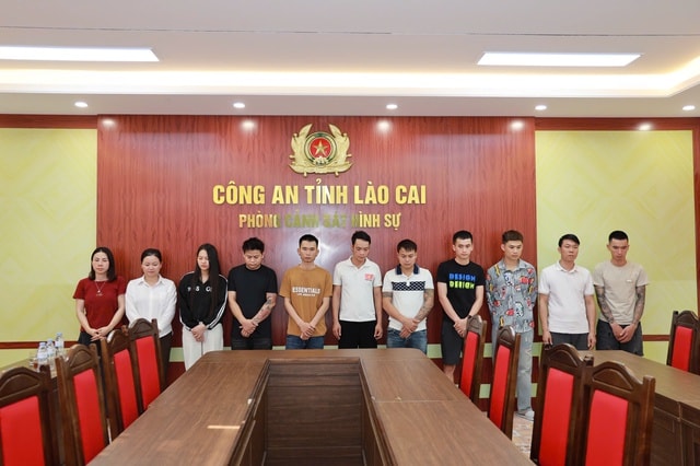 Bắt 11 đối tượng lừa đảo bằng trò 'đổ thạch' online- Ảnh 1. Bắt 11 đối tượng lừa đảo bằng trò 'đổ thạch' online- Ảnh 1.