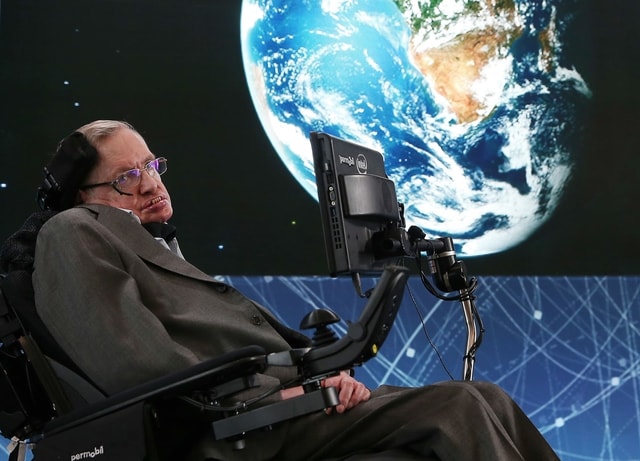 'Rùng mình' trước những tiên đoán đang dần thành sự thật của Stephen Hawking- Ảnh 2.