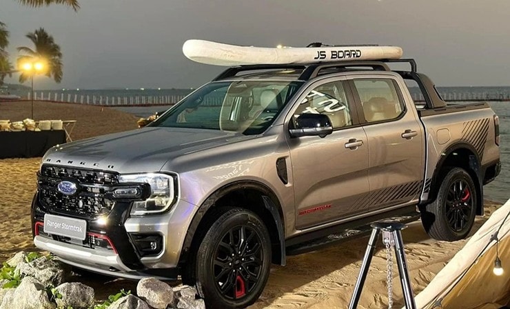 Khu vực đuôi xe và thùng hàng của Ford Ranger 2026