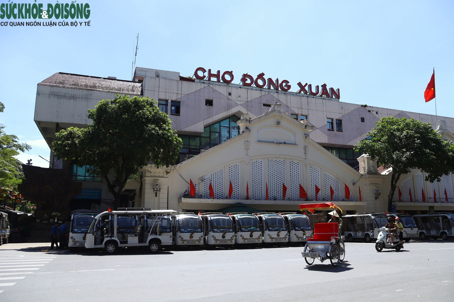 Hà Nội nắng nóng như 'chảo lửa', người lao động vất vả mưu sinh- Ảnh 2. Hà Nội nắng nóng như 'chảo lửa', người lao động vất vả mưu sinh- Ảnh 2.