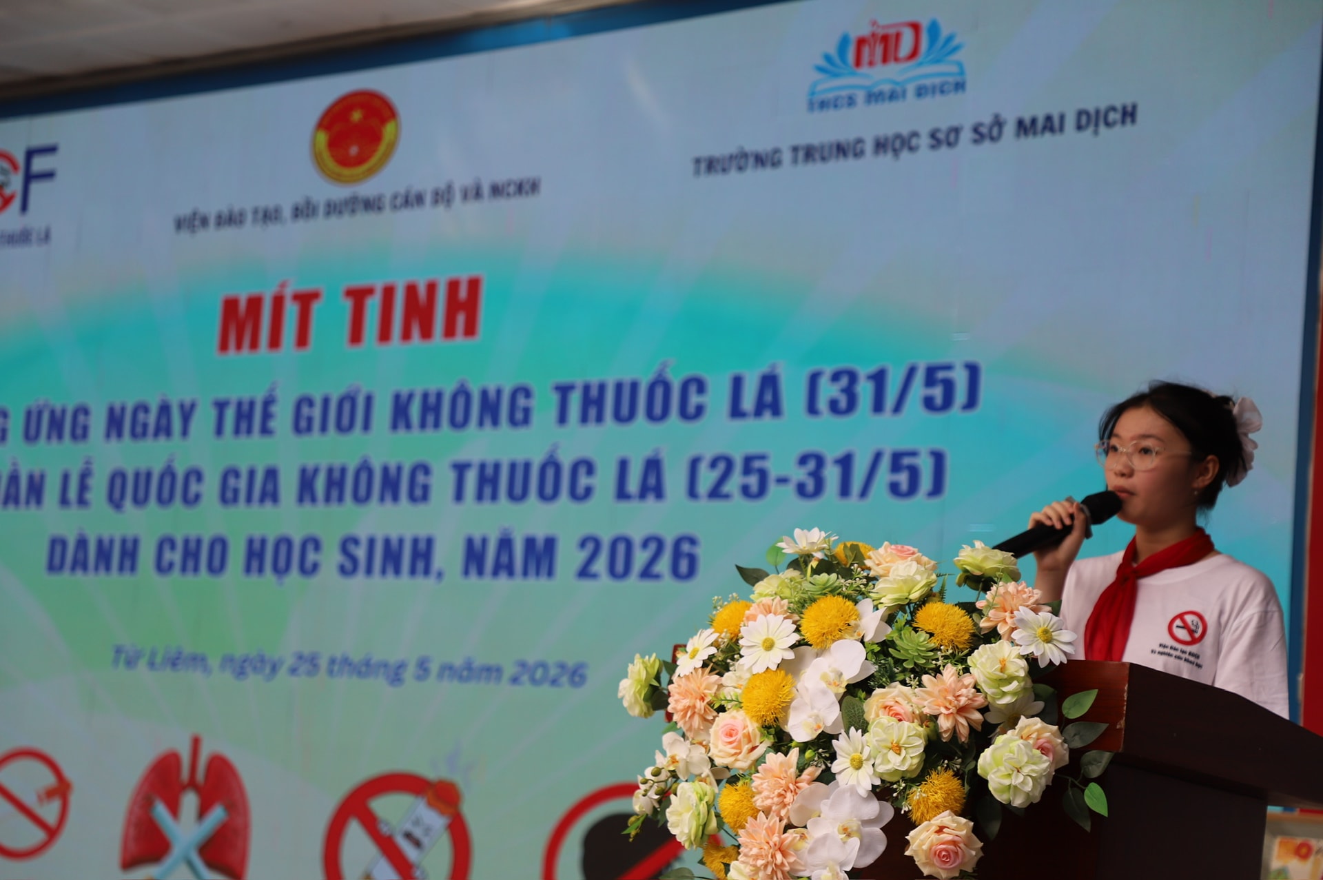 Giờ học đặc biệt về sức khỏe và xây dựng trường học an toàn, văn minh và không khói thuốc- Ảnh 3. Giờ học đặc biệt về sức khỏe và xây dựng trường học an toàn, văn minh và không khói thuốc- Ảnh 3.