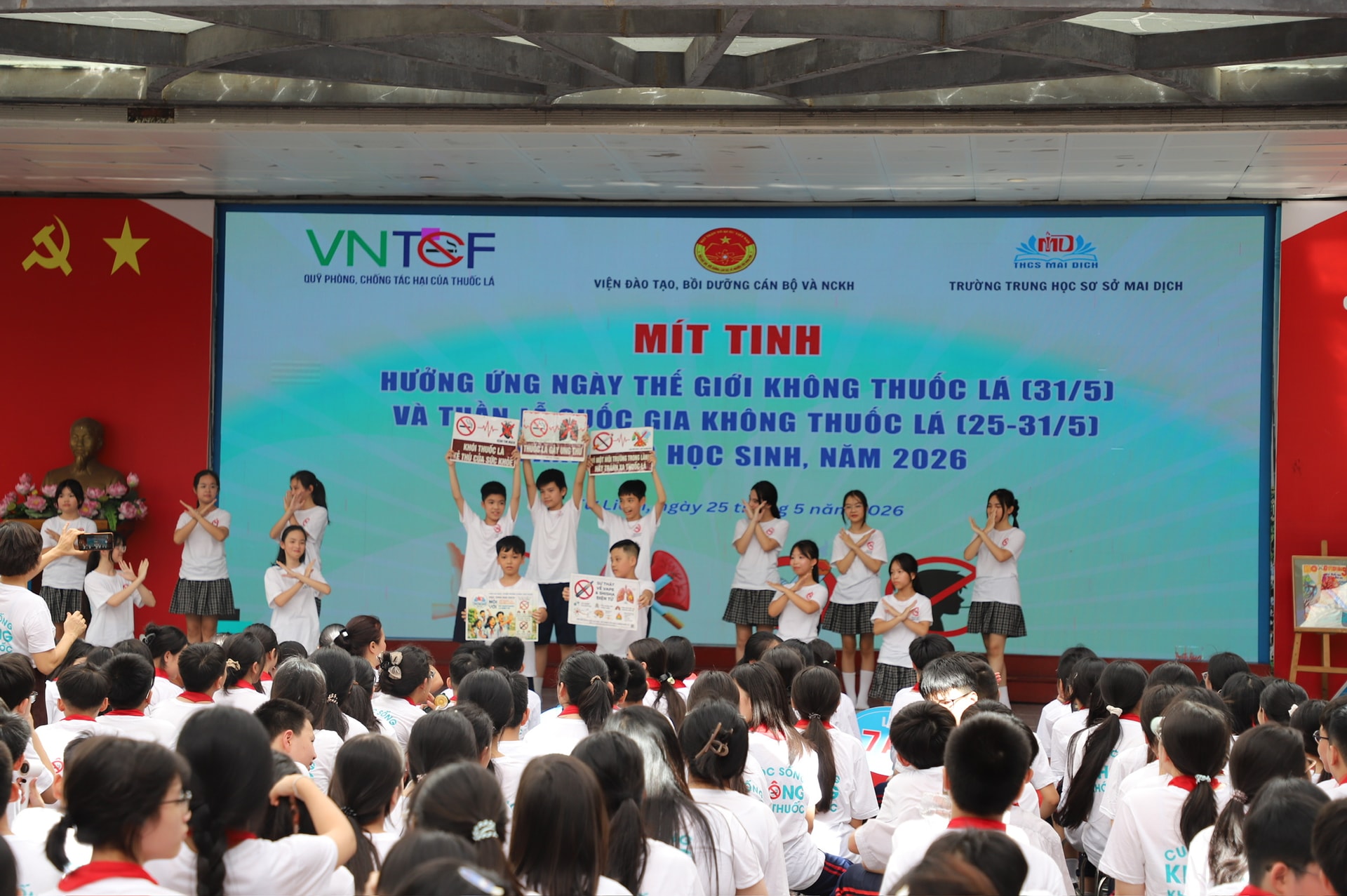 Giờ học đặc biệt về sức khỏe và xây dựng trường học an toàn, văn minh và không khói thuốc- Ảnh 2. Giờ học đặc biệt về sức khỏe và xây dựng trường học an toàn, văn minh và không khói thuốc- Ảnh 2.