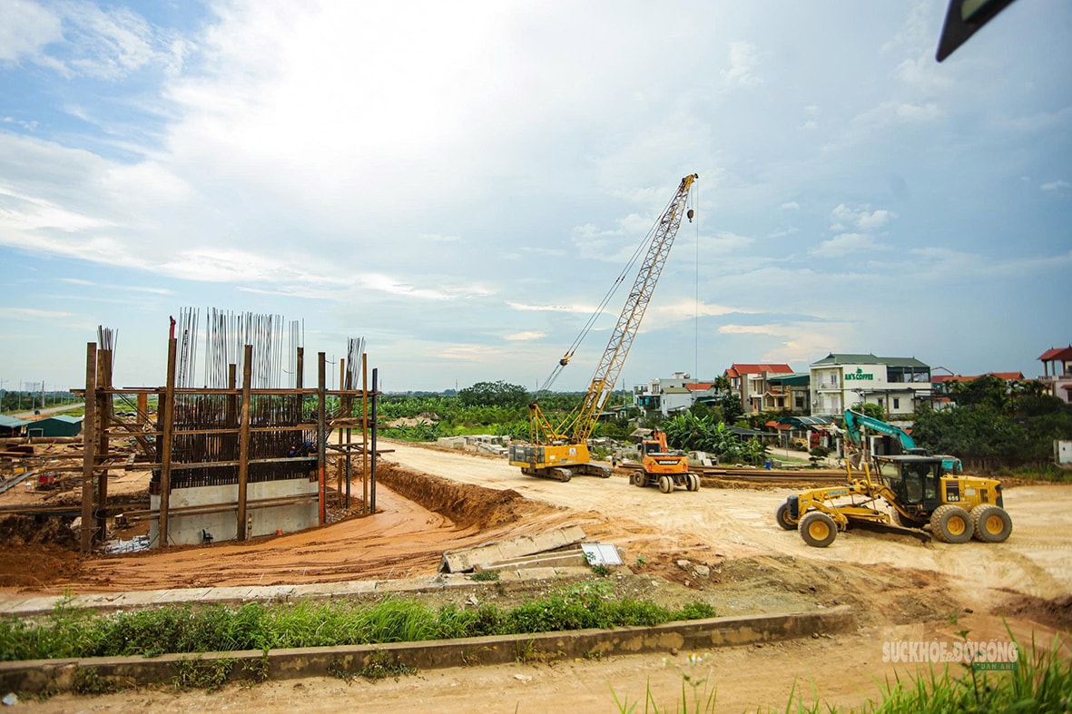 Cầu Hồng Hà vượt sông Hồng dần lộ diện- Ảnh 9.