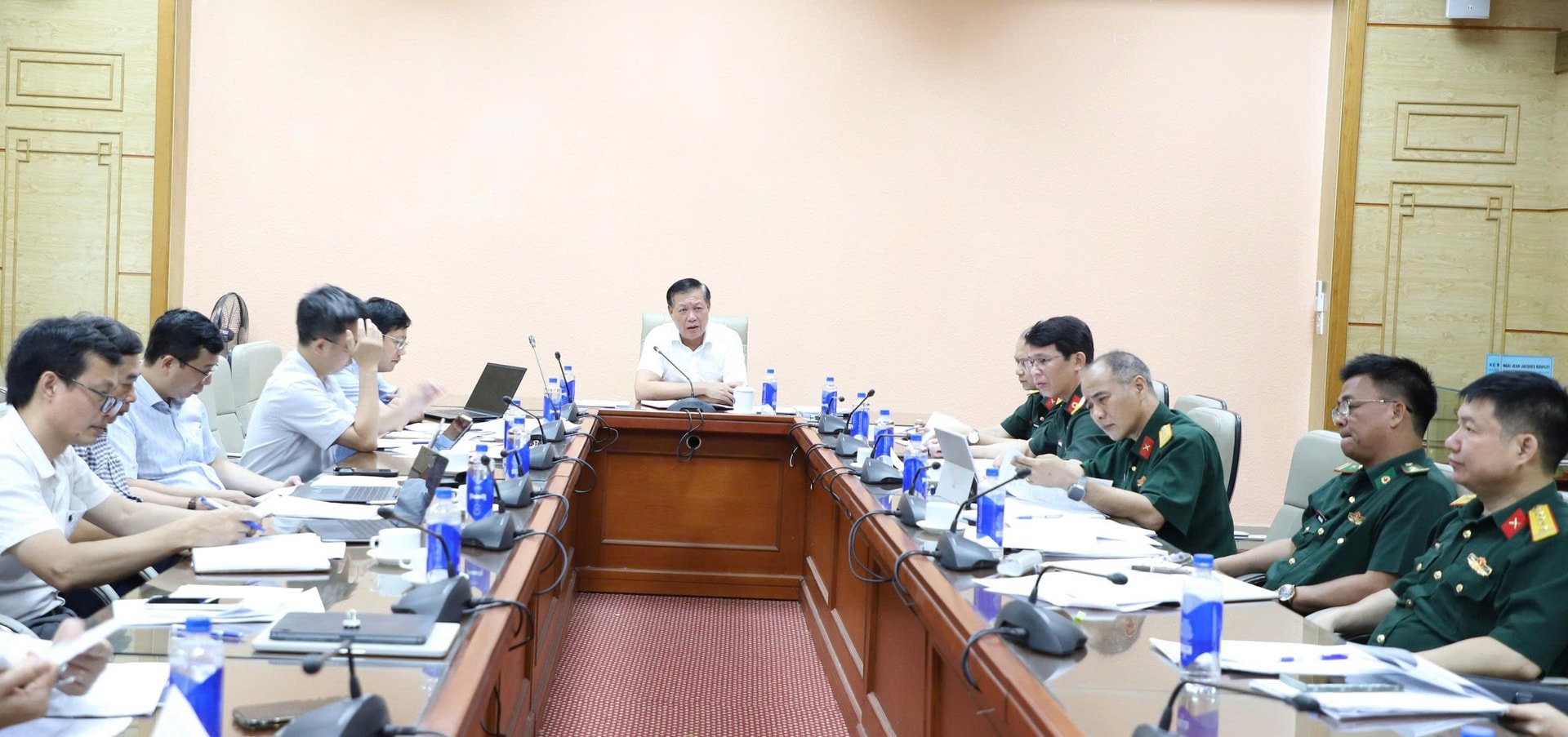 Thúc đẩy tiến độ xây dựng hướng dẫn mới về tổ chức cơ sở khám chữa bệnh quân dân y - Ảnh 7. Thúc đẩy tiến độ xây dựng hướng dẫn mới về tổ chức cơ sở khám chữa bệnh quân dân y - Ảnh 7.