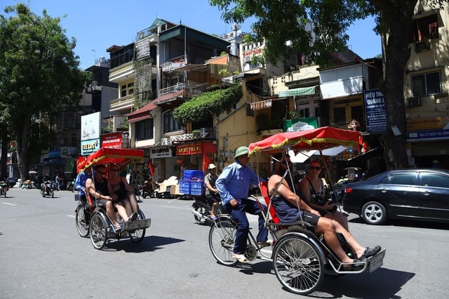 Nhiệt độ mùa hè năm nay cao hơn, số ngày và đợt nắng nóng cũng dài hơn- Ảnh 1. Nhiệt độ mùa hè năm nay cao hơn, số ngày và đợt nắng nóng cũng dài hơn- Ảnh 1.