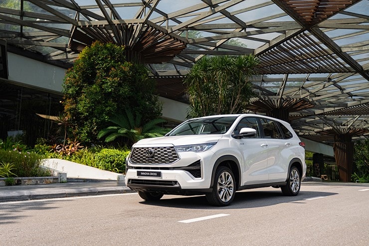 Hệ thống đèn LED hiện đại trên Toyota Innova Cross