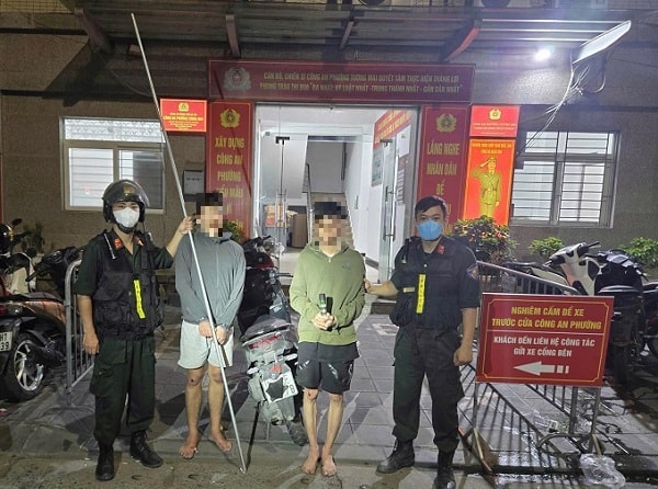 Hà Nội: Bắt nhóm ‘quái xế’ mang tuýp sắt, xịt hơi cay tấn công Tổ công tác 141- Ảnh 1.