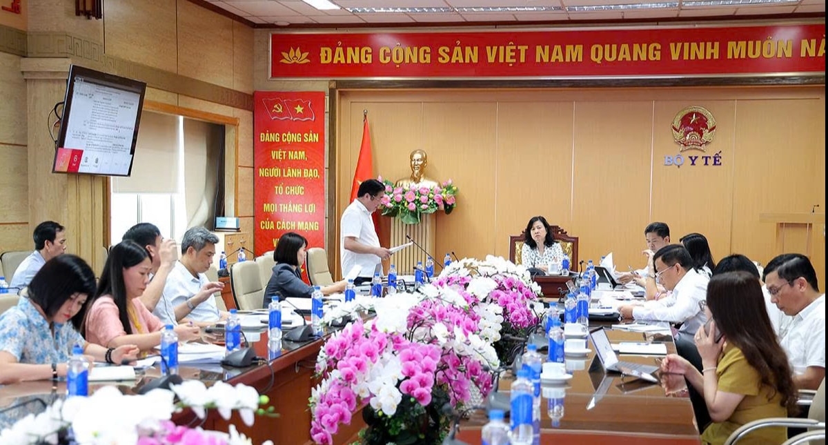 Bộ trưởng Đào Hồng Lan: Triển khai hiệu quả, đồng bộ khám sức khỏe định kỳ, bảo đảm quyền lợi cho người dân- Ảnh 4.