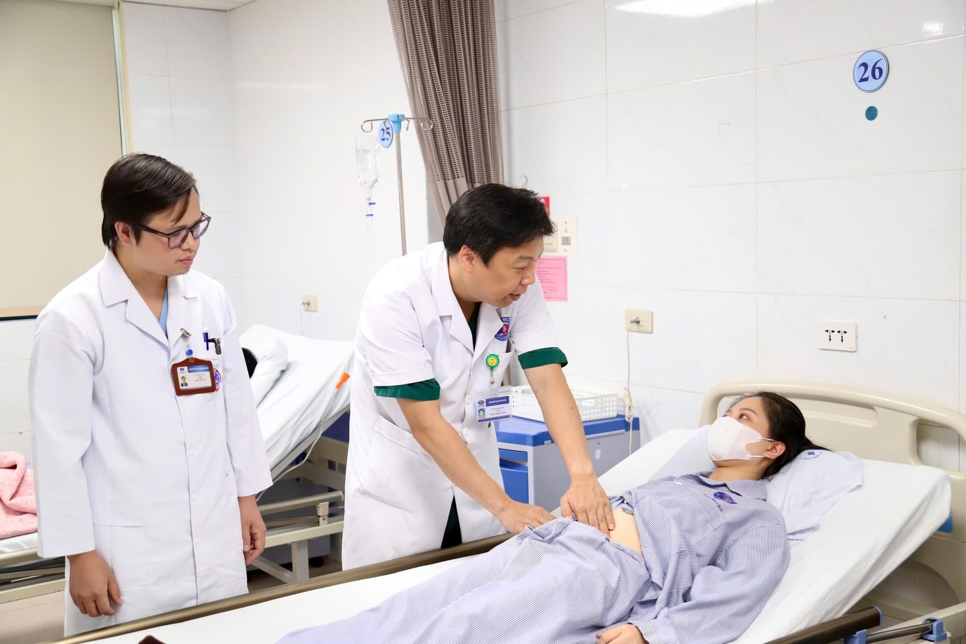 Tăng bàn khám, mở cửa từ 5 giờ sáng... để giảm áp lực cho bệnh nhân ung thư ngày nắng nóng- Ảnh 5. Tăng bàn khám, mở cửa từ 5 giờ sáng... để giảm áp lực cho bệnh nhân ung thư ngày nắng nóng- Ảnh 5.
