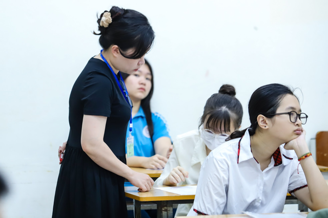 Những vật dụng bị cấm mang vào phòng thi lớp 10 năm 2026- Ảnh 1. Những vật dụng bị cấm mang vào phòng thi lớp 10 năm 2026- Ảnh 1.