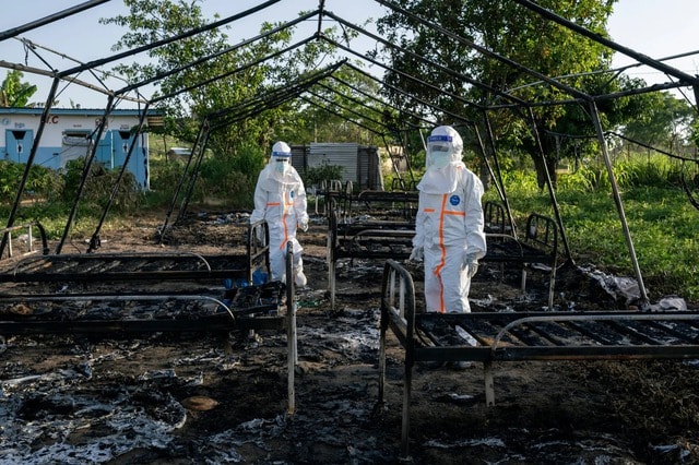 Hiểm họa mới bất ngờ ập xuống các trung tâm điều trị Ebola tại CHDC Congo- Ảnh 1. Hiểm họa mới bất ngờ ập xuống các trung tâm điều trị Ebola tại CHDC Congo- Ảnh 1.