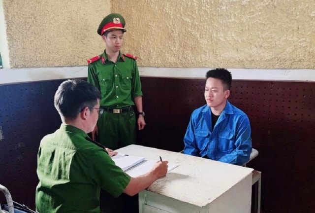 Bắt tạm giam chủ tiệm cầm đồ 25 tuổi lừa đảo hơn 10 tỷ đồng- Ảnh 1. Bắt tạm giam chủ tiệm cầm đồ 25 tuổi lừa đảo hơn 10 tỷ đồng- Ảnh 1.