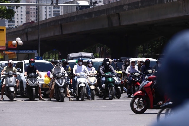 dừng đèn đỏ nắng nóng dừng đèn đỏ nắng nóng