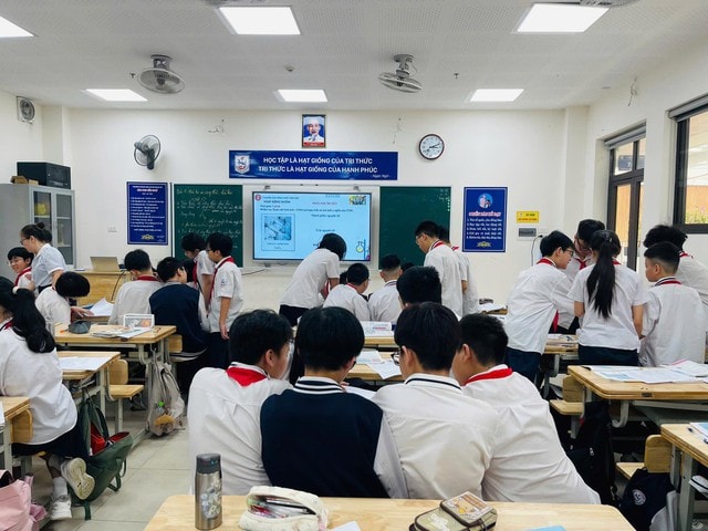 Hà Nội điều chỉnh lịch học toàn thành phố khi nắng nóng vượt ngưỡng 39 độ C- Ảnh 1. Hà Nội điều chỉnh lịch học toàn thành phố khi nắng nóng vượt ngưỡng 39 độ C- Ảnh 1.