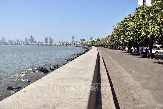 Ấn Độ: Nhiều người sốc nhiệt, tử vong do nắng nóng gần chạm ngưỡng 50 độ C- Ảnh 1. Ấn Độ: Nhiều người sốc nhiệt, tử vong do nắng nóng gần chạm ngưỡng 50 độ C- Ảnh 1.