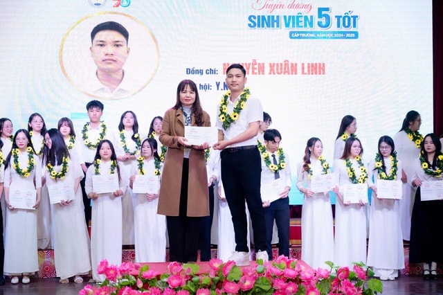 Giữa dòng thác xiết, sinh viên y giành giật sự sống cho bé trai đuối nước ngừng tuần hoàn- Ảnh 3.