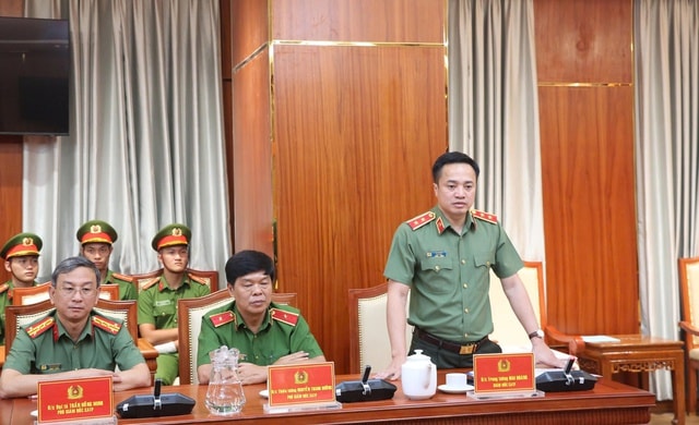Chủ tịch UBND TPHCM khen thưởng Ban chuyên án phá nhanh vụ nổ súng do 2 người nước ngoài gây án- Ảnh 3.