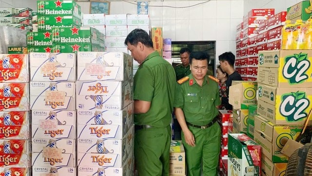 Công an truy xét nhóm trộm lấy 200 thùng bia, nước ngọt mang đi tiêu thụ- Ảnh 1.