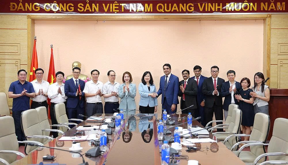 Bộ trưởng Bộ Y tế Đào Hồng Lan tiếp, làm việc với Lãnh đạo cấp cao Tập đoàn Hetero Labs Limited, Ấn Độ- Ảnh 8.