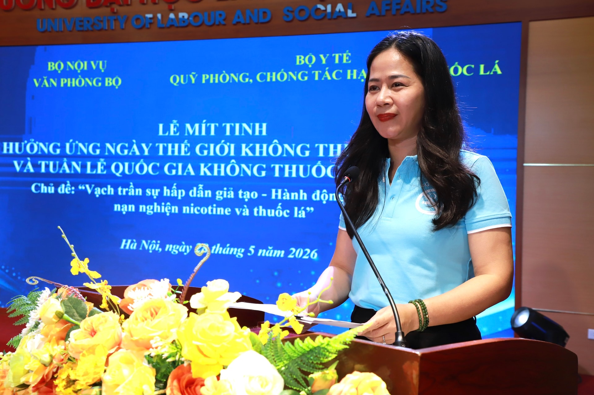 Bộ Nội vụ đề nghị cán bộ, công chức, viên chức, người lao động gương mẫu thực hiện nói không với thuốc lá- Ảnh 1.