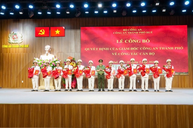 Công an TP Huế điều động, bổ nhiệm nhiều chỉ huy cấp phòng- Ảnh 1.