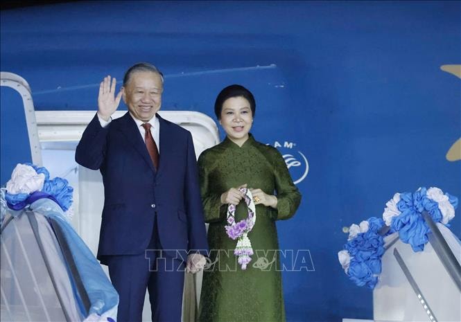 Tổng Bí thư, Chủ tịch nước Tô Lâm và Phu nhân lên đường thăm cấp Nhà nước Cộng hòa Singapore- Ảnh 1.