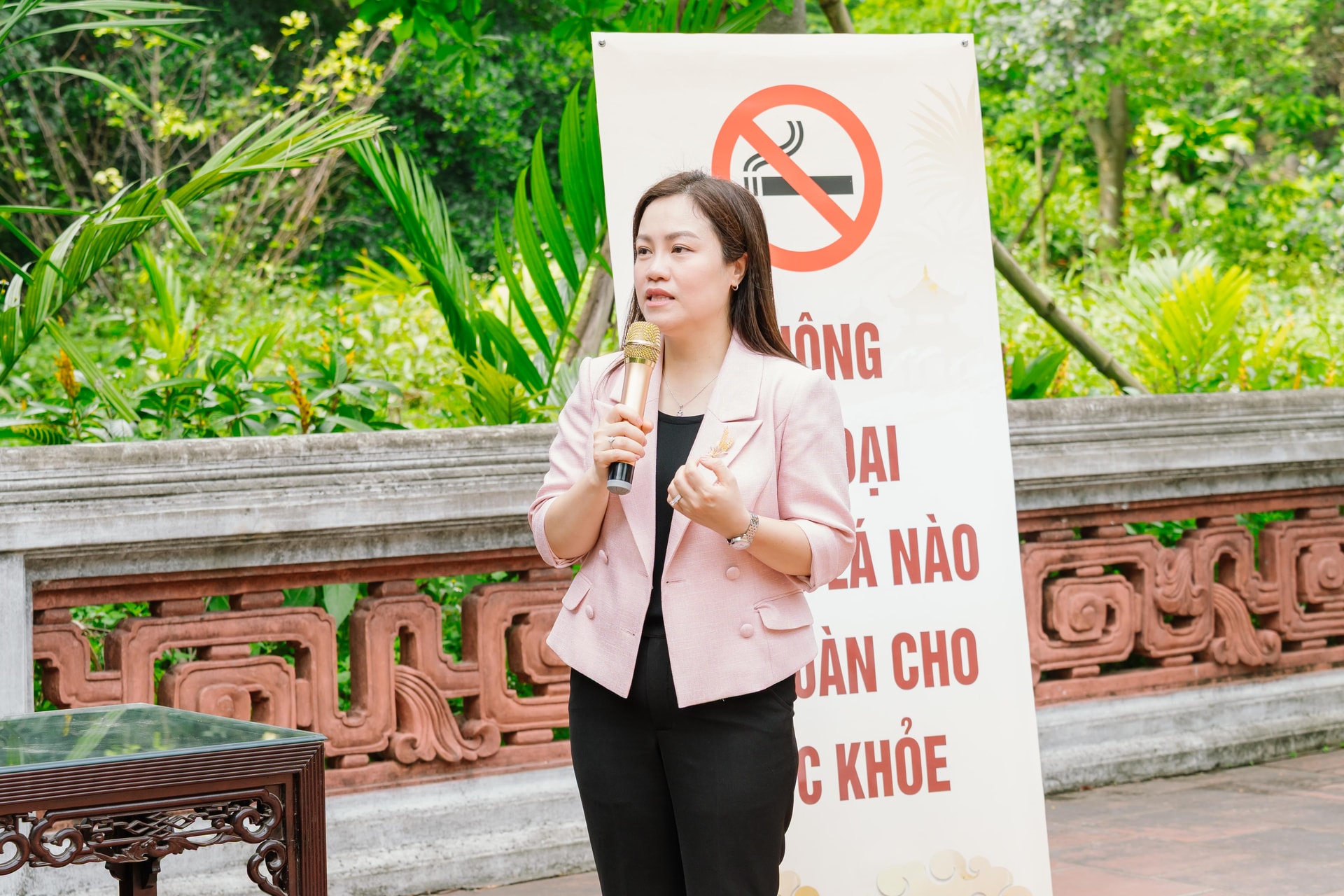 Xây dựng Di tích Quốc gia đặc biệt Chùa Bổ Đà thành mô hình điểm không khói thuốc lá- Ảnh 4. Xây dựng Di tích Quốc gia đặc biệt Chùa Bổ Đà thành mô hình điểm không khói thuốc lá- Ảnh 4.