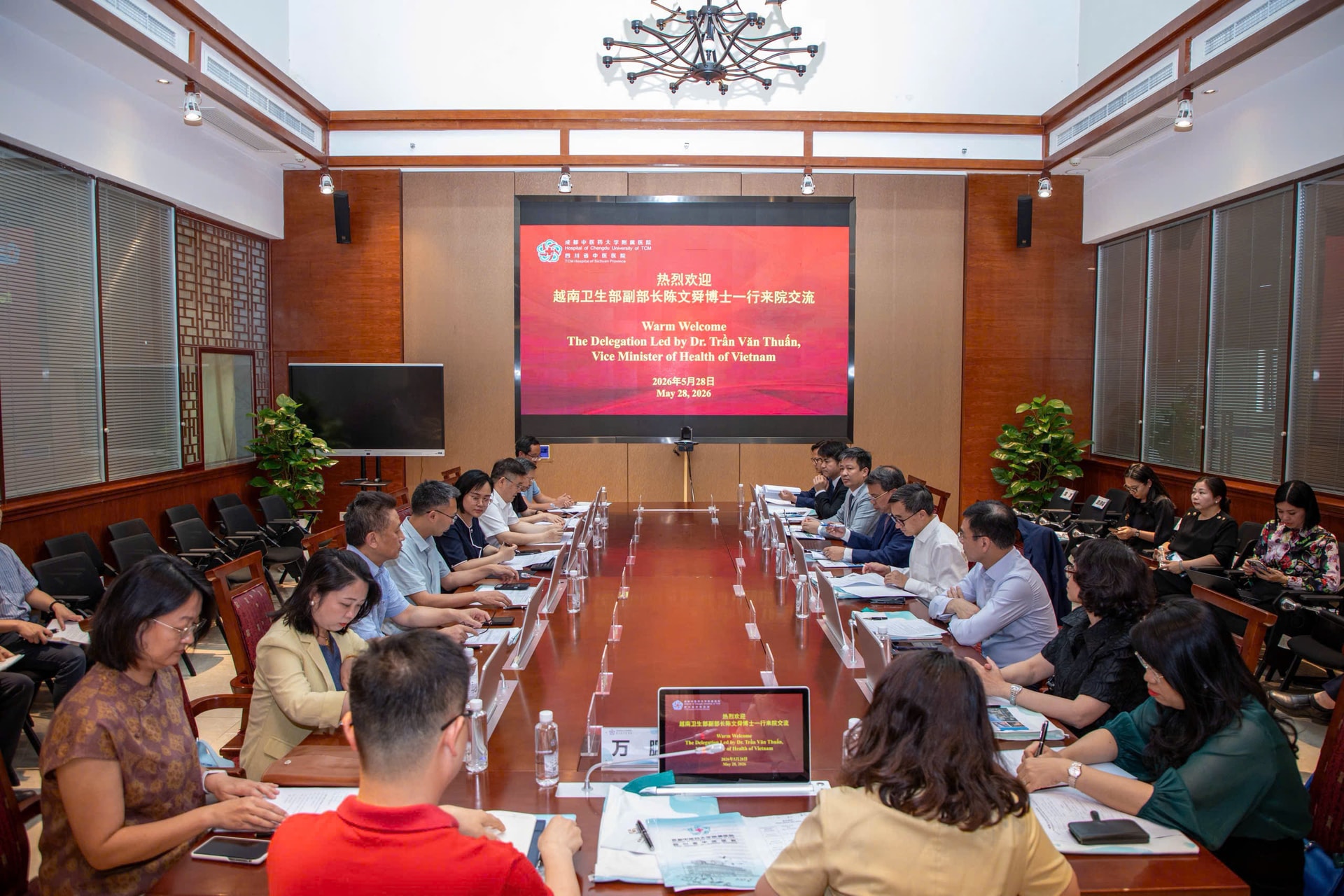 Bộ Y tế Việt Nam trao đổi kinh nghiệm phát triển y dược cổ truyền tại thành phố Thành Đô- Ảnh 1. Bộ Y tế Việt Nam trao đổi kinh nghiệm phát triển y dược cổ truyền tại thành phố Thành Đô- Ảnh 1.