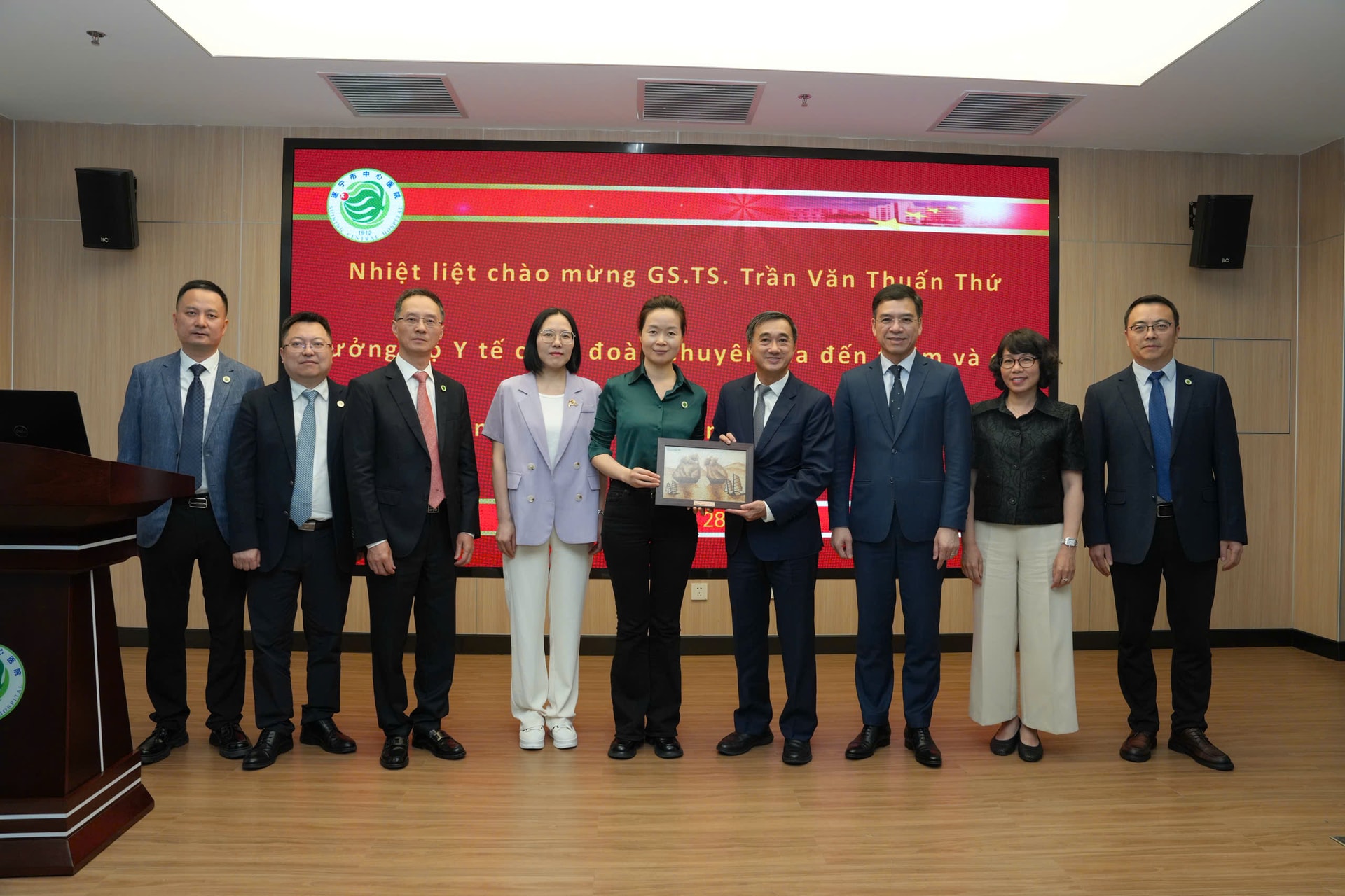 Đoàn công tác Bộ Y tế Việt Nam thăm và làm việc tại Bệnh viện Trung tâm TP Toại Ninh và cơ sở nghiên cứu công nghệ y học siêu âm của Trung Quốc- Ảnh 3. Đoàn công tác Bộ Y tế Việt Nam thăm và làm việc tại Bệnh viện Trung tâm TP Toại Ninh và cơ sở nghiên cứu công nghệ y học siêu âm của Trung Quốc- Ảnh 3.