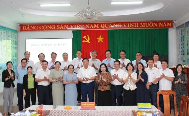 Thứ trưởng Đỗ Xuân Tuyên: Đưa y tế đến gần dân, lấy phòng bệnh làm trọng tâm- Ảnh 3. Thứ trưởng Đỗ Xuân Tuyên: Đưa y tế đến gần dân, lấy phòng bệnh làm trọng tâm- Ảnh 3.