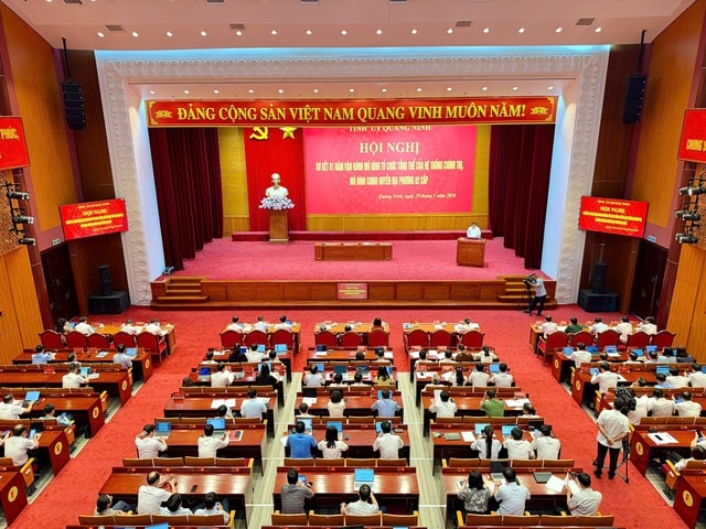 Quảng Ninh định hình mô hình quản trị mới sau 1 năm vận hành chính quyền địa phương 2 cấp- Ảnh 2. Quảng Ninh định hình mô hình quản trị mới sau 1 năm vận hành chính quyền địa phương 2 cấp- Ảnh 2.