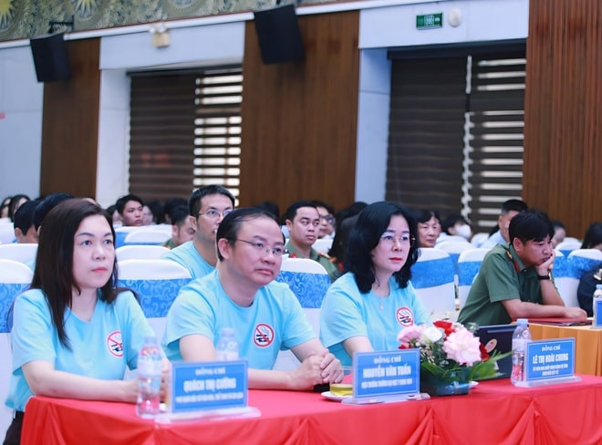 Vạch trần 'bẫy' thuốc lá điện tử đang len lỏi vào giới trẻ- Ảnh 2.